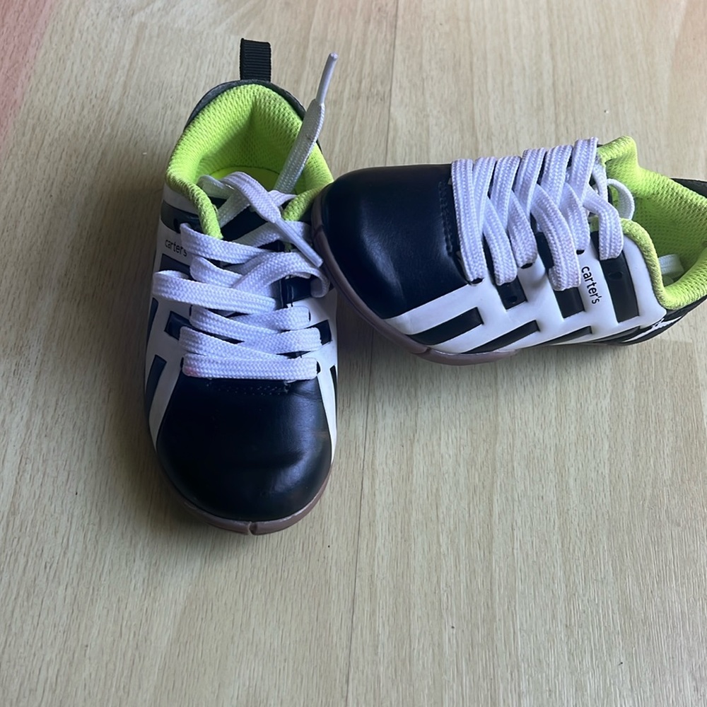 Soccer shoes size 7c toddler